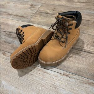 Kids Size 2 Brown Boots